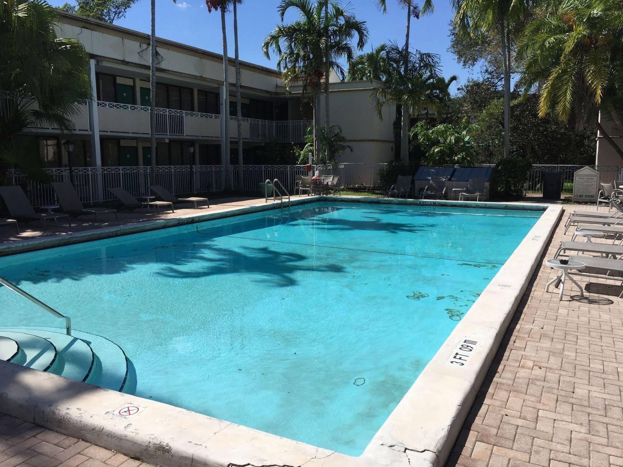 Sawgrass Inn & Conference Center Plantation Exterior photo